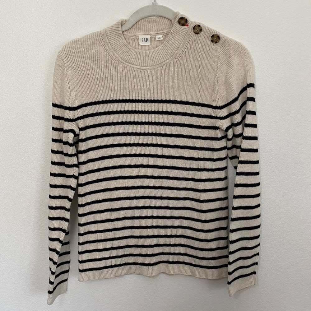 Gap Sweater With Gorgeous Button Neck Closure